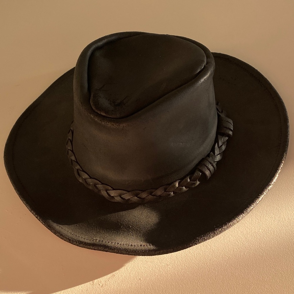 Minnetonka Stylish Black Leather Hat
